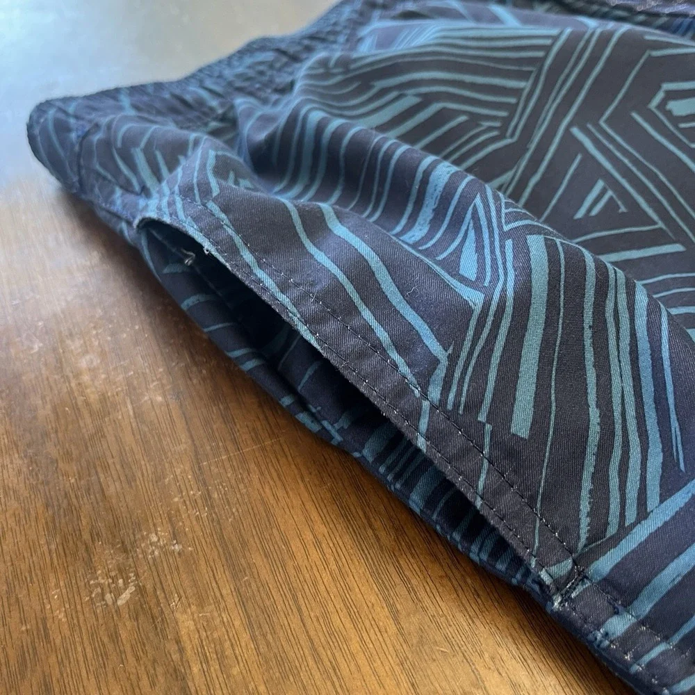 Quiksilver Volley Shorts Mens Medium Psychedelic Surf Swim Trunks Retro PrintAnd